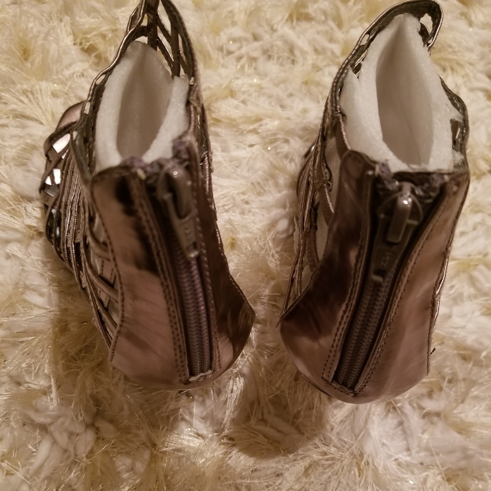 Shoes - Picture 2 of 6